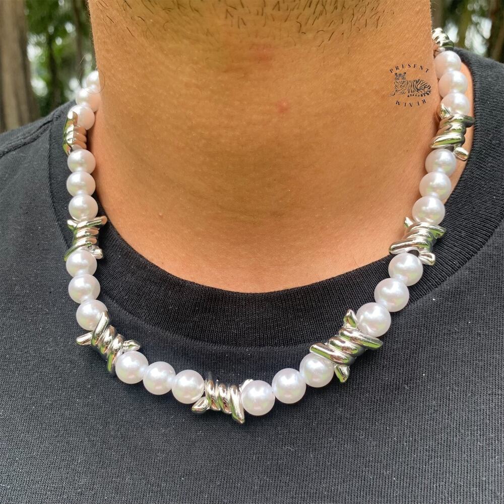 Y2K Barbed Wire & Faux Pearl Necklace – Vintage Indie Festival Style